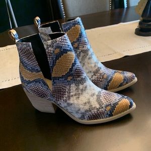 NEW ARider Girl snake print ankle booties